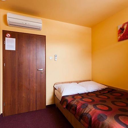 Hotel Paola Kutno Eksteriør billede